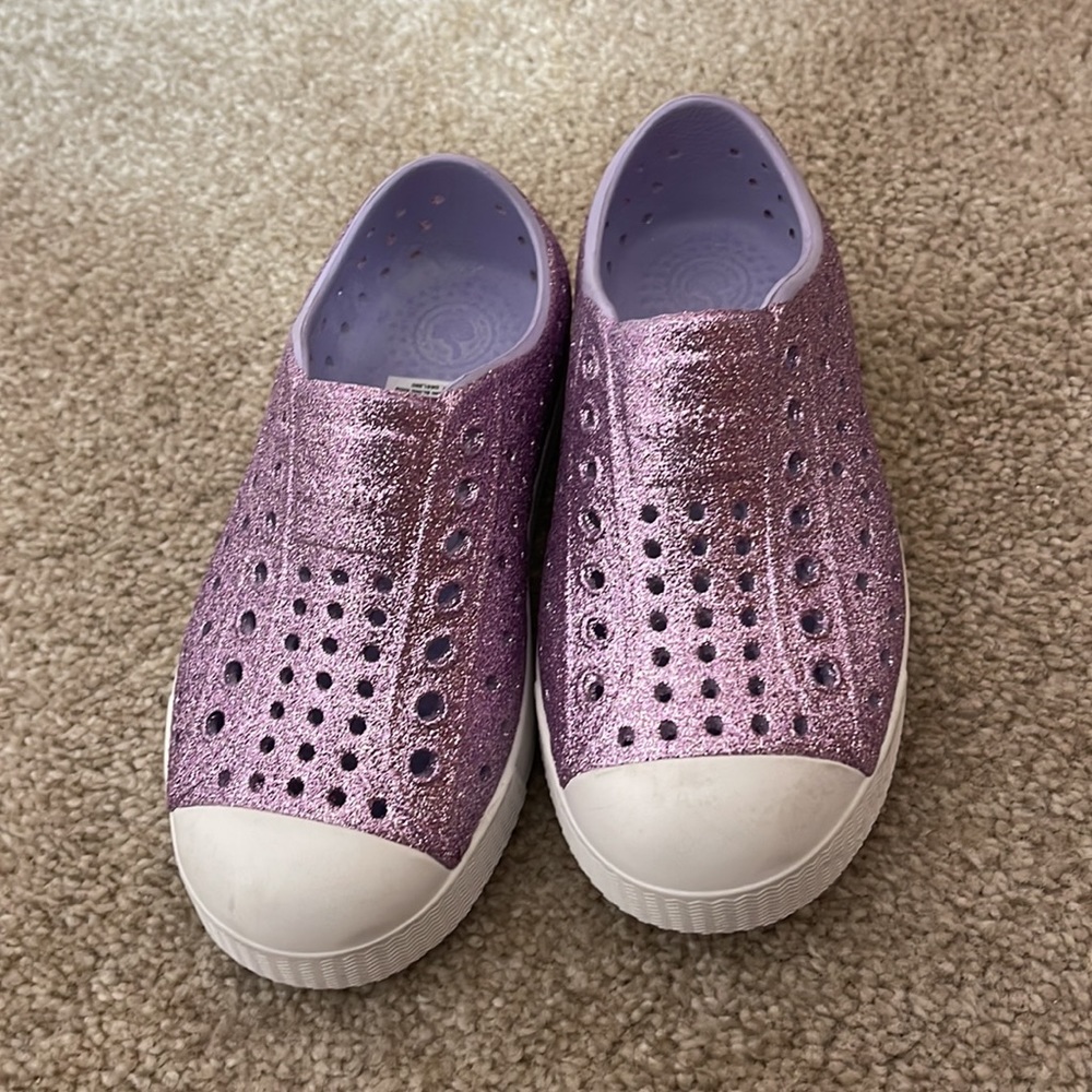 Jefferson Bling Native sandals for kids!!! Purple with shimmer in size C10.